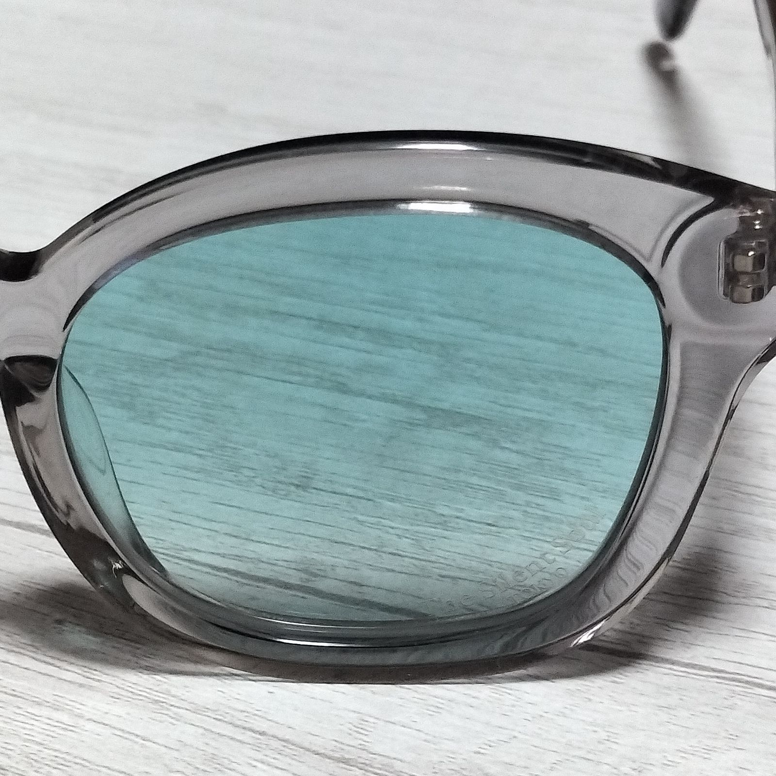 美品】The Silent Soul Tokyo SQUARE CLEAR GLAY FRAME GRADATION BLUE