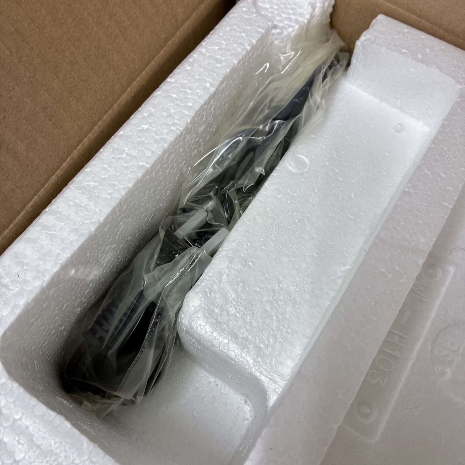 S141 ⭐ 2019年製の未使用品 アイリスオーヤマ 電気ストーブ 2段階切替 