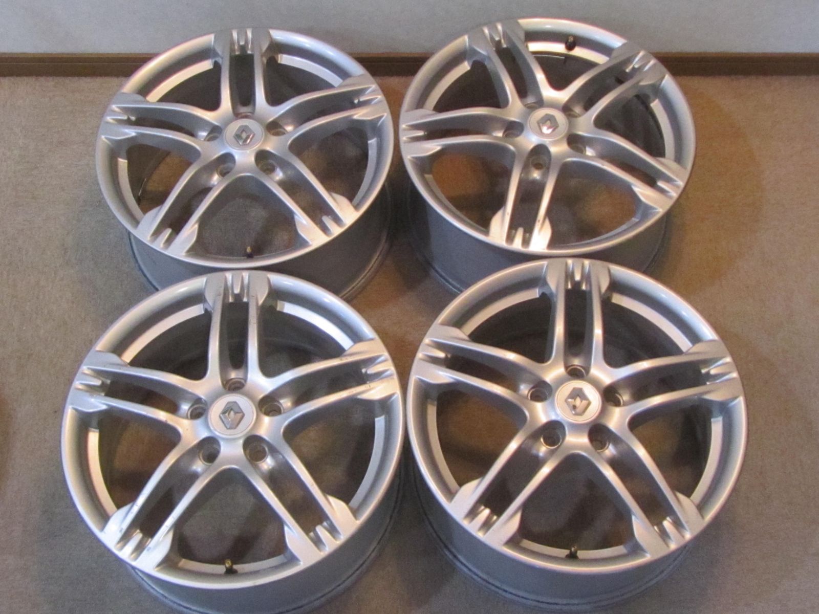 純正ホイール】ルノー ルーテシア 17インチ 17×7.5J 5H PCD108 ET68