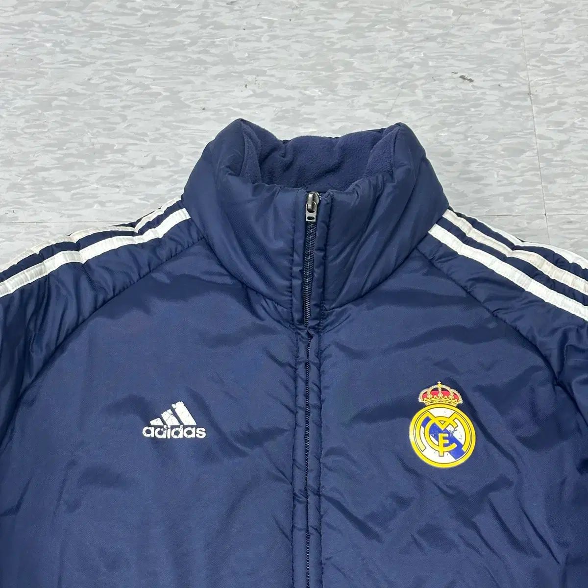 adidas(アディダス) レアルマドリードトラックジャケット ネイビー アディダス レアルマドリード ダウン アウター ネイビー 100