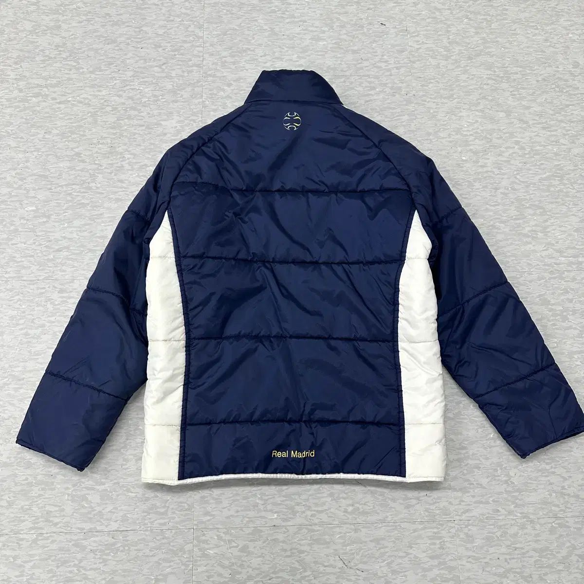 adidas(アディダス) レアルマドリードトラックジャケット ネイビー アディダス レアルマドリード ダウン アウター ネイビー 100