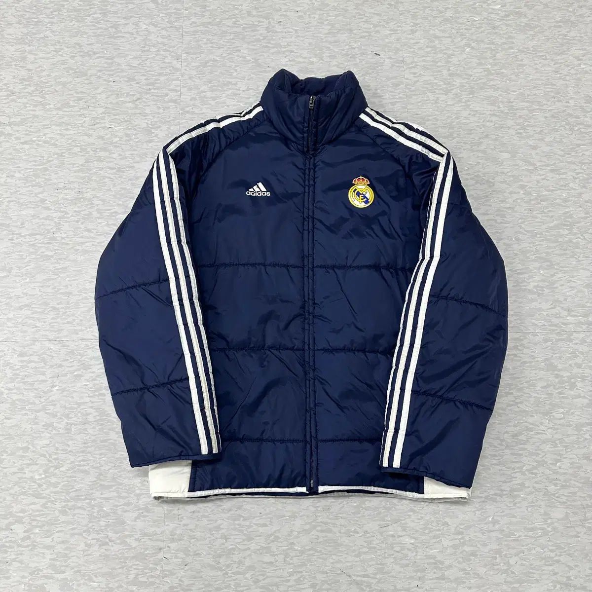 adidas(アディダス) レアルマドリードトラックジャケット ネイビー アディダス レアルマドリード ダウン アウター ネイビー 100