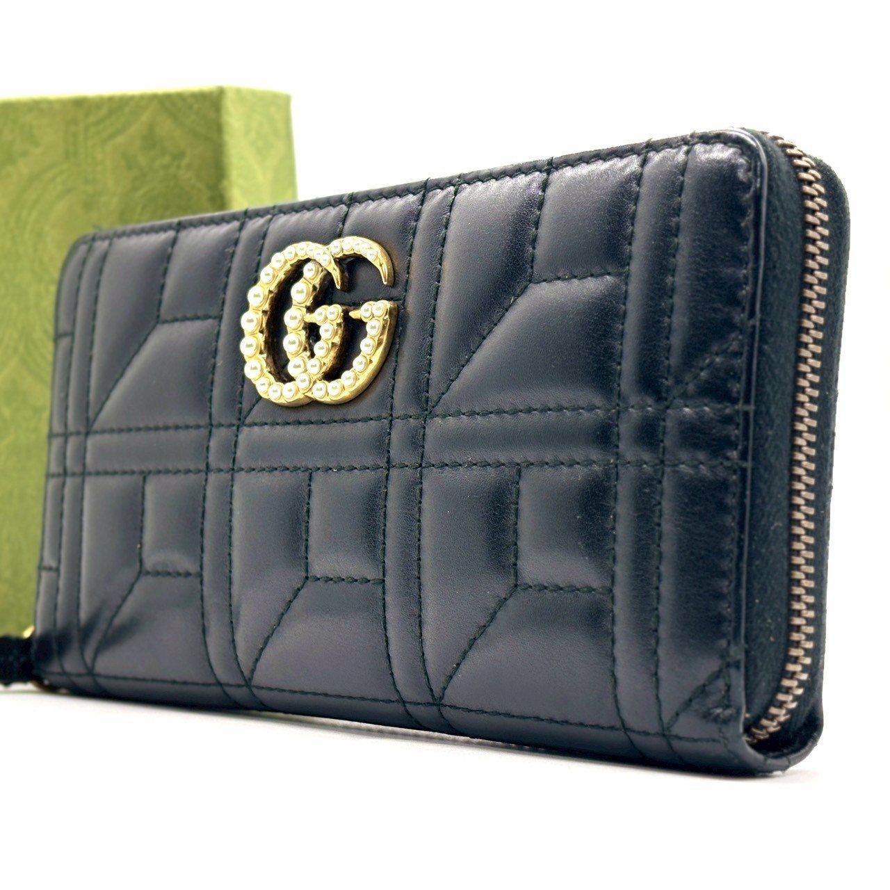 黒で魅せる余裕✨ GUCCI 長財布 ラウンドファスナー 12カード GG 