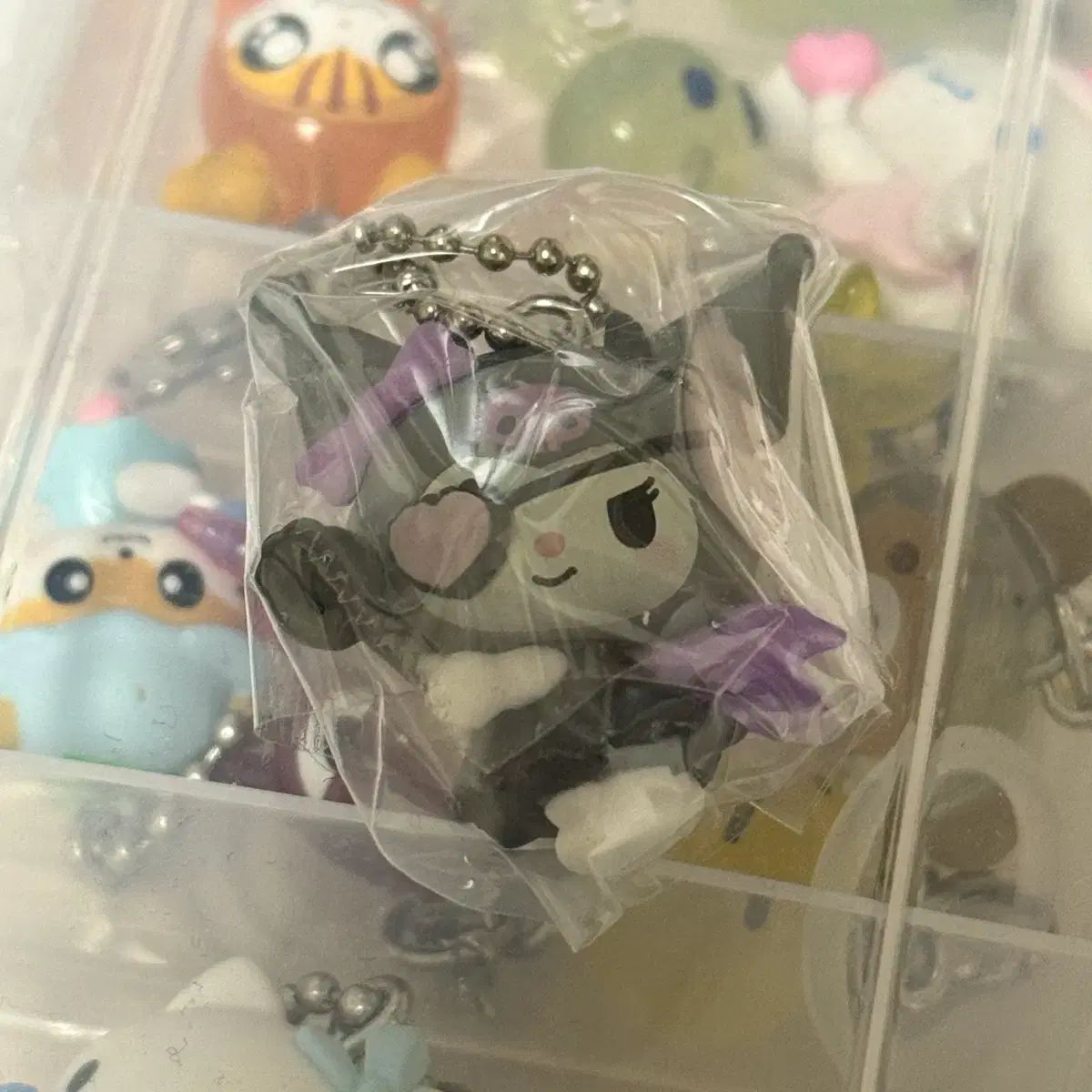 サンリオ 悪魔 スウィング ガチャ キーホルダー クロミ (カプセルX)