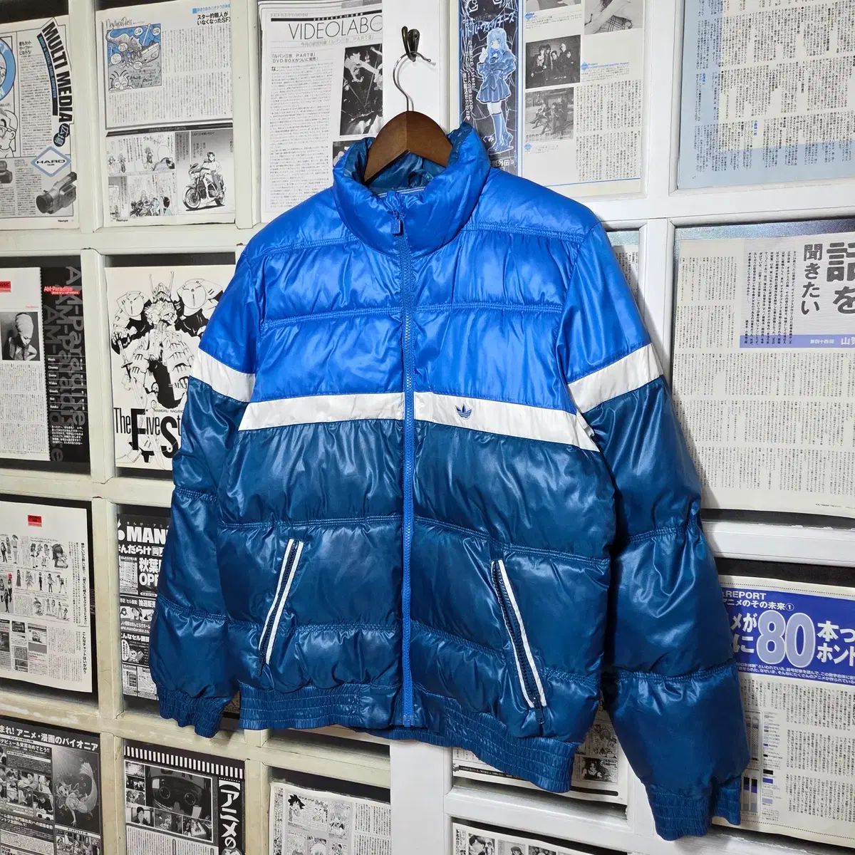 アディダス ブルー バイカラー パファー ダウン