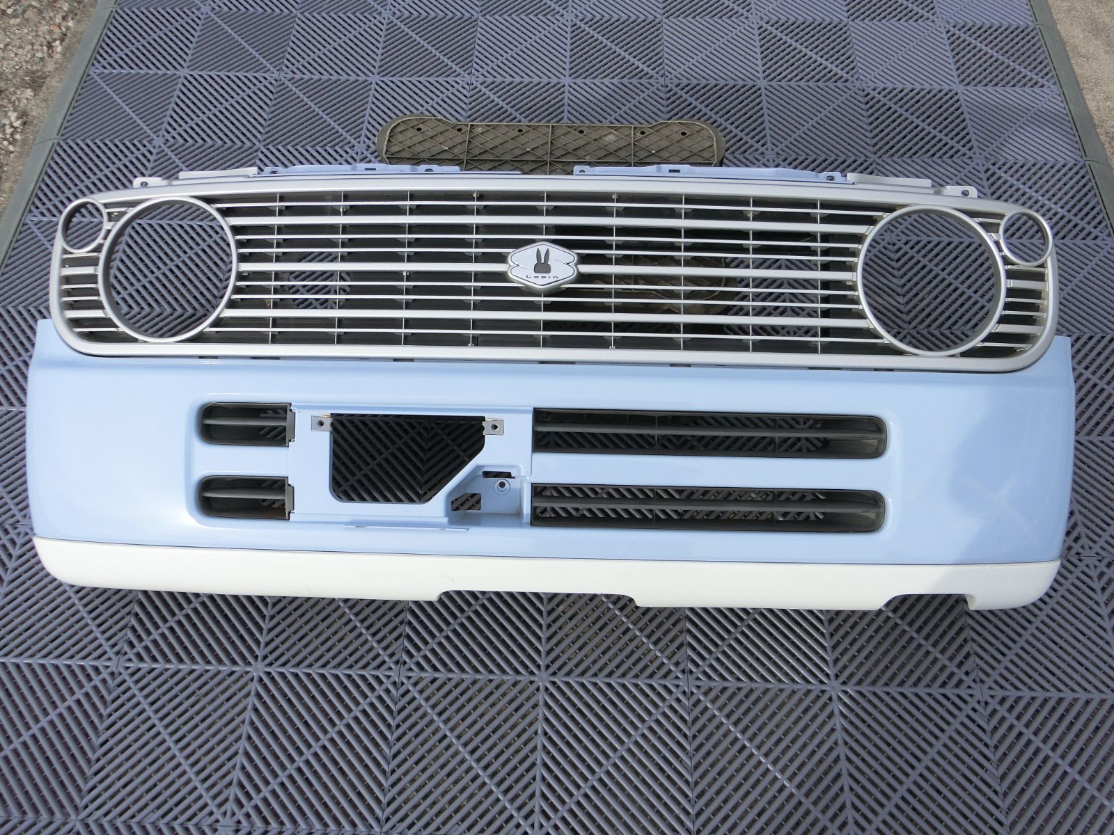 843] 個人宅配送可 スズキ アルトラパン HE21S フロントバンパー