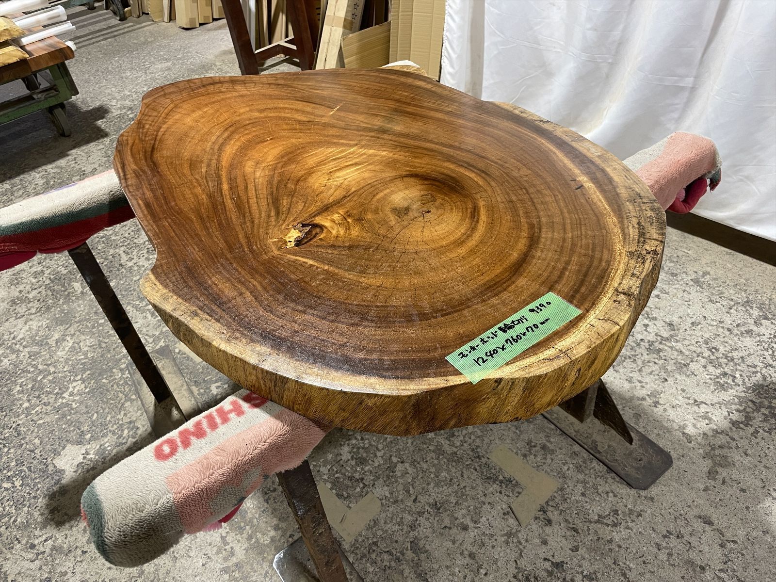 モンキーポッド9390 輪切り 一枚板無垢 乾燥材 1240x760x70mm