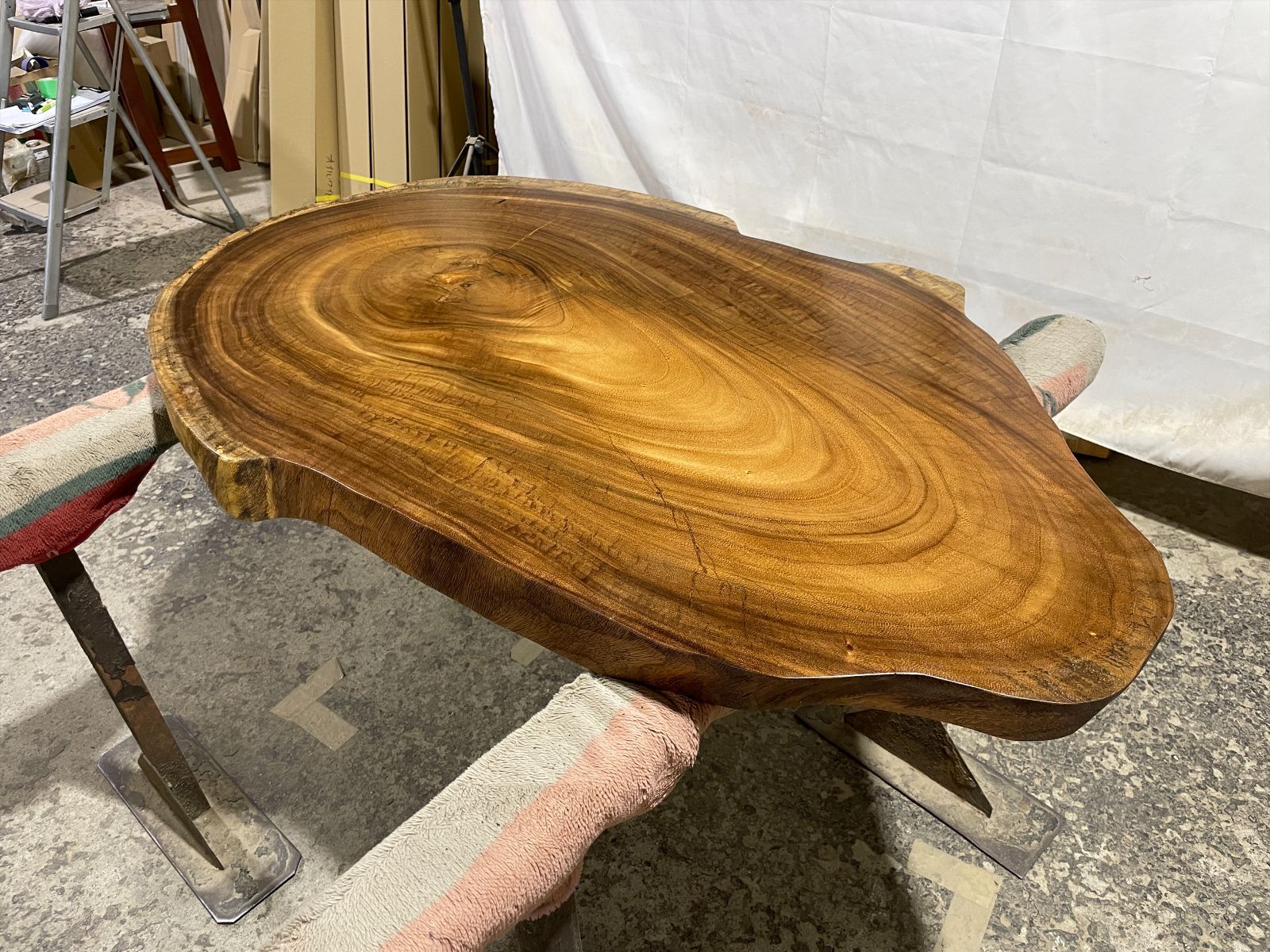 モンキーポッド9390 輪切り 一枚板無垢 乾燥材 1240x760x70mm