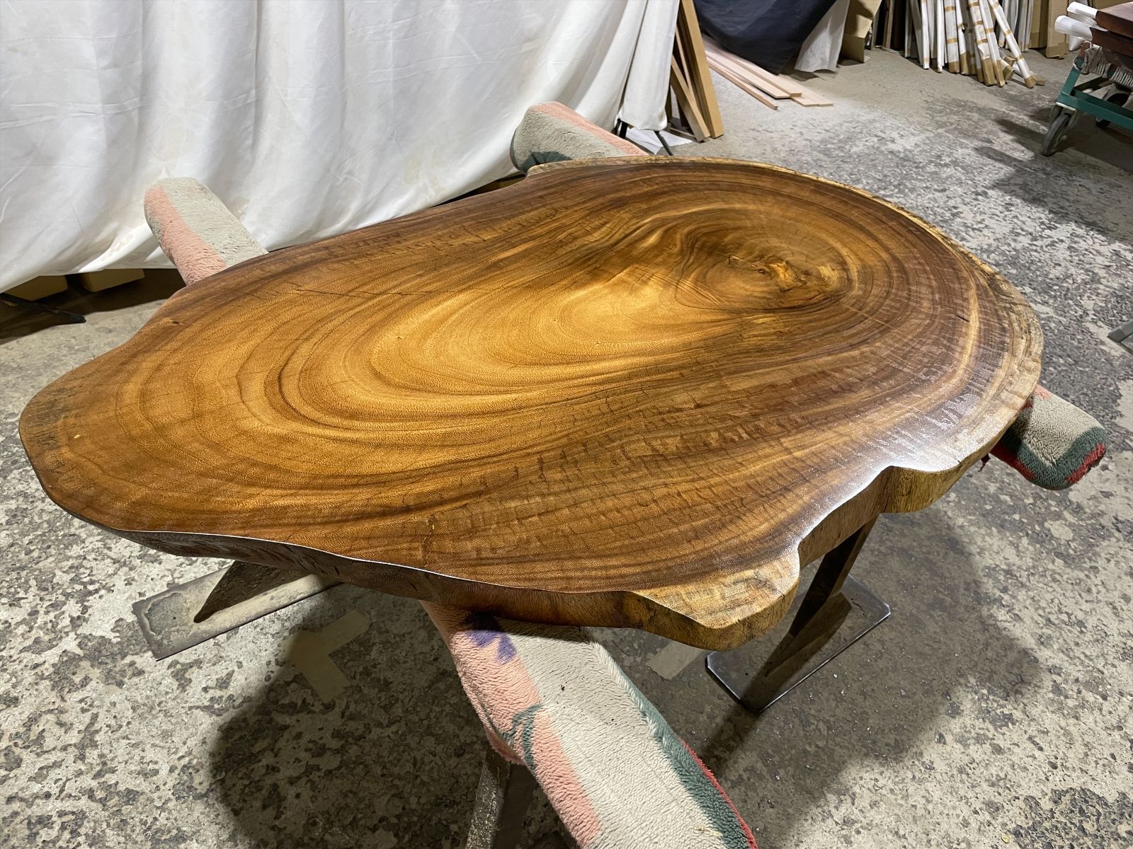 モンキーポッド9390 輪切り 一枚板無垢 乾燥材 1240x760x70mm