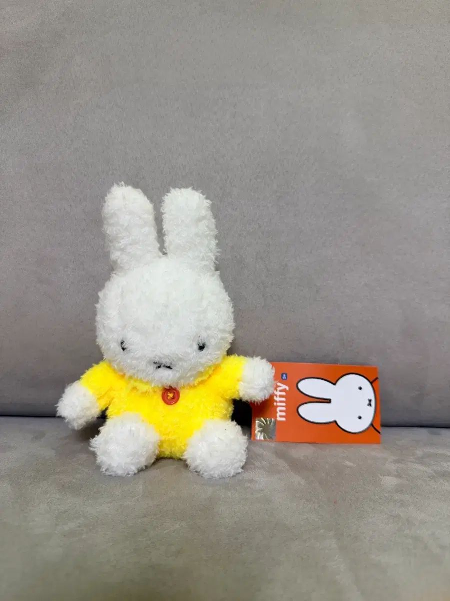 正規品 ミッフィー シッティング キーホルダー ぬいぐるみ イエロー 16cm
