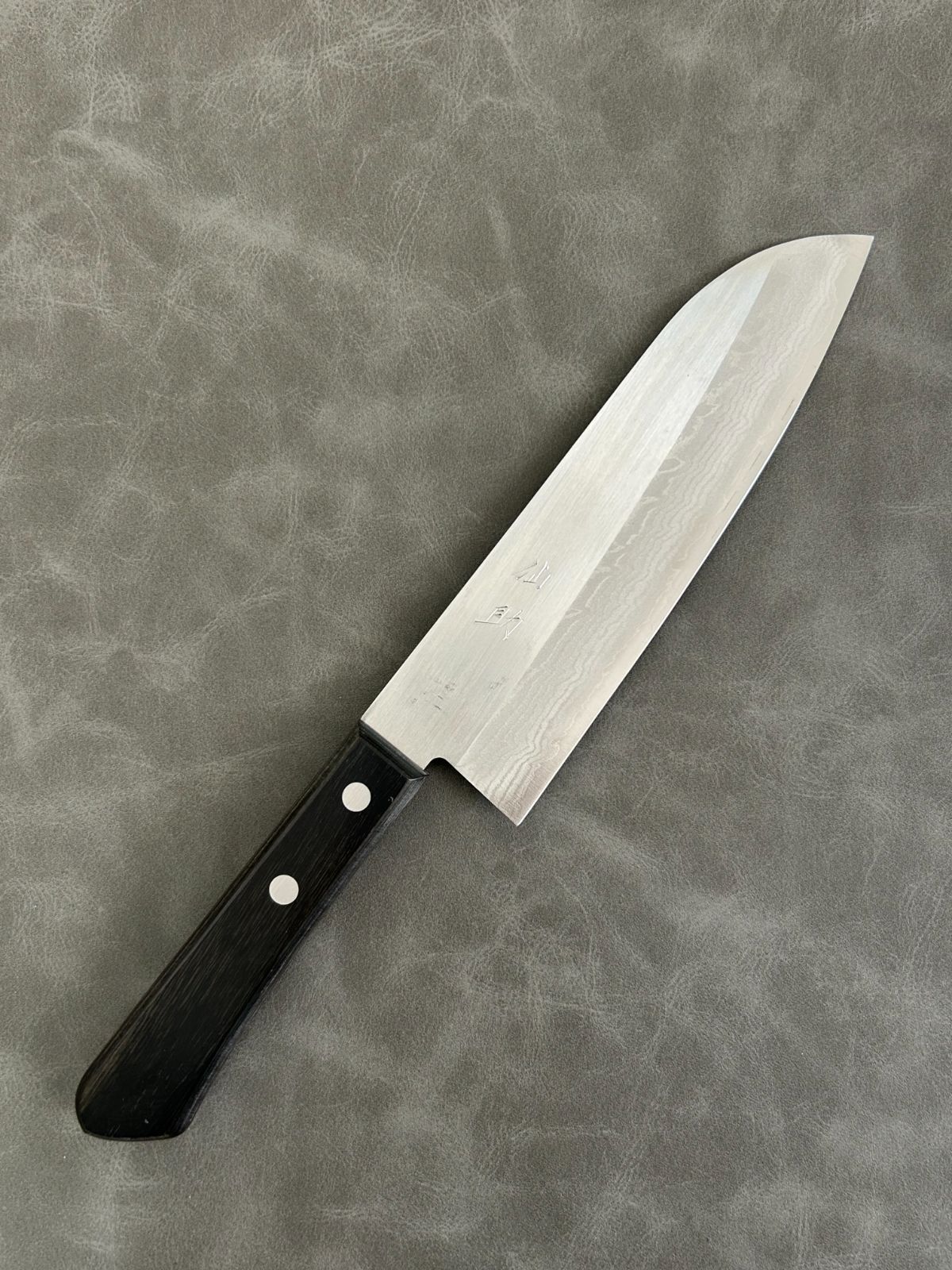 訳あり】仙助 包丁 三徳包丁 三徳 ダマスカス 170mm 黒合板柄 DP