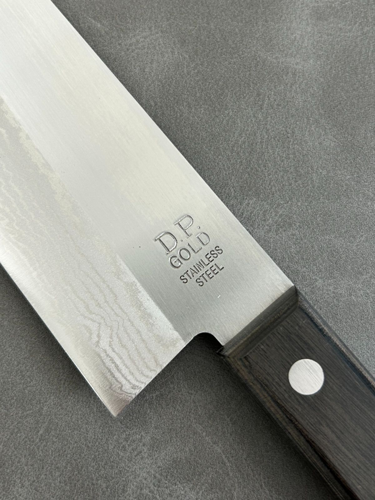 訳あり】仙助 包丁 三徳包丁 三徳 ダマスカス 170mm 黒合板柄 DP