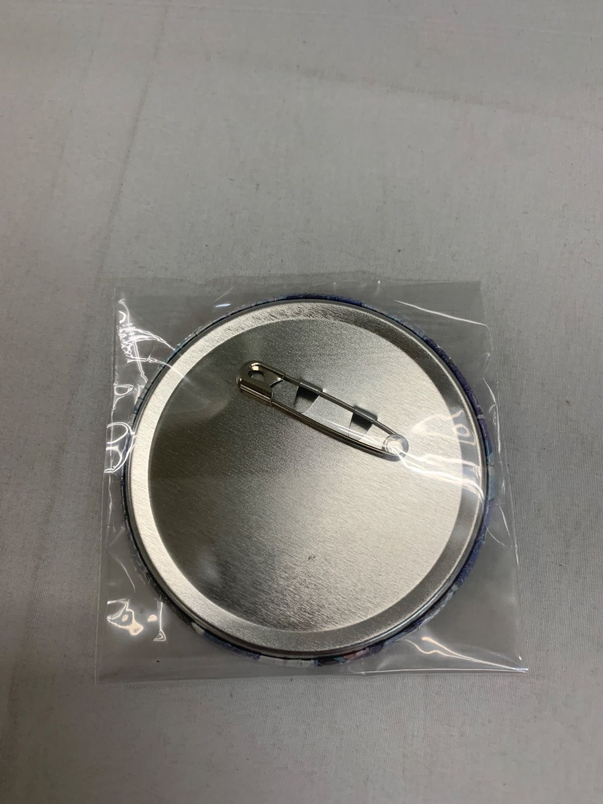 ☆【にじさんじ】黛灰 75mm缶バッジ - メルカリ