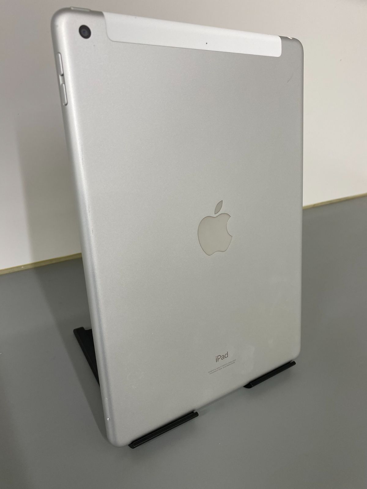 94]【状態：画面割れ】iPad 第9世代 Wi-Fi+セルラーモデル 64GB