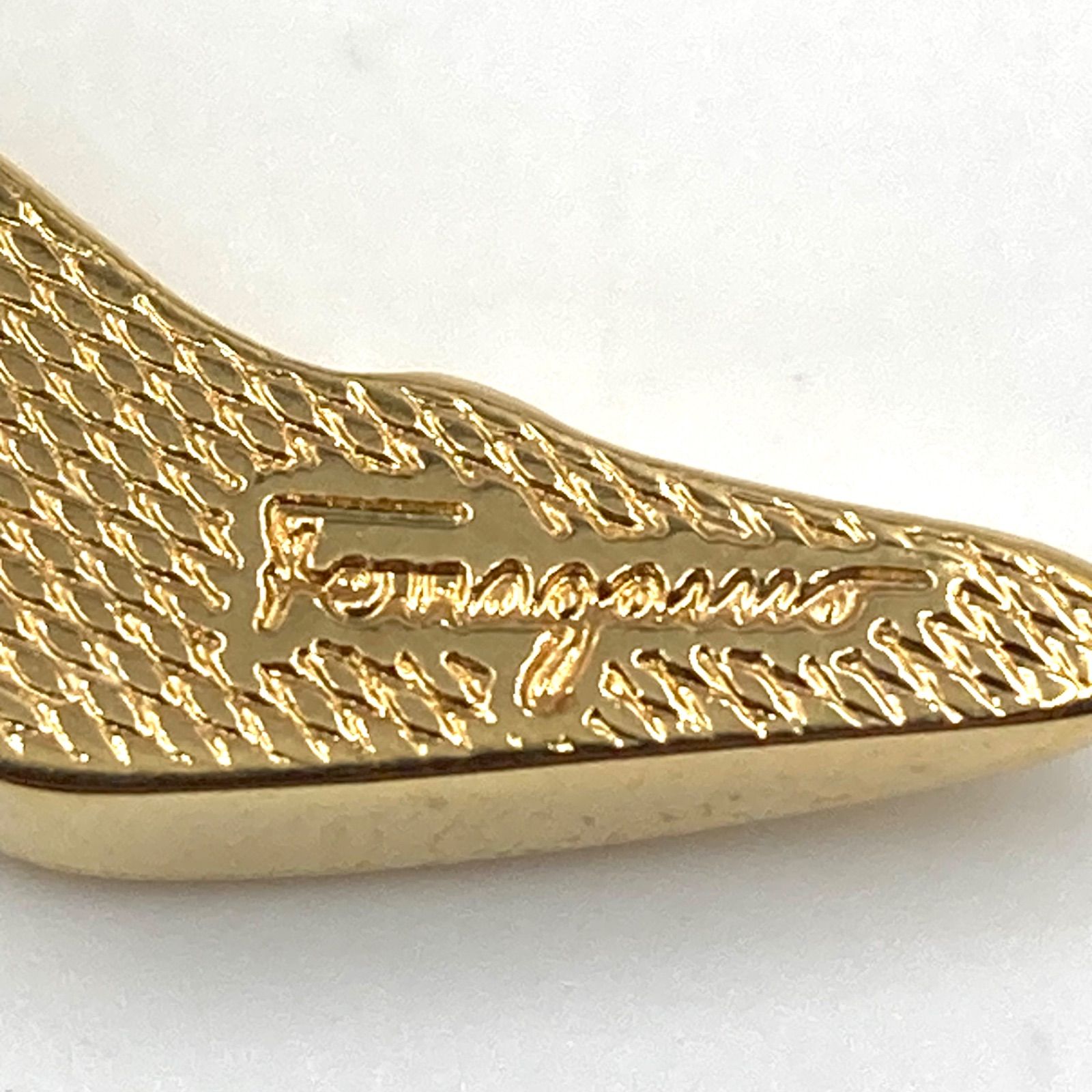 サルヴァトーレフェラガモ ゴールド金具 スクエア ロゴ プレート パンプス □美品□Salvatore Ferragamo サルヴァトーレフェラガモ ピンプローチ