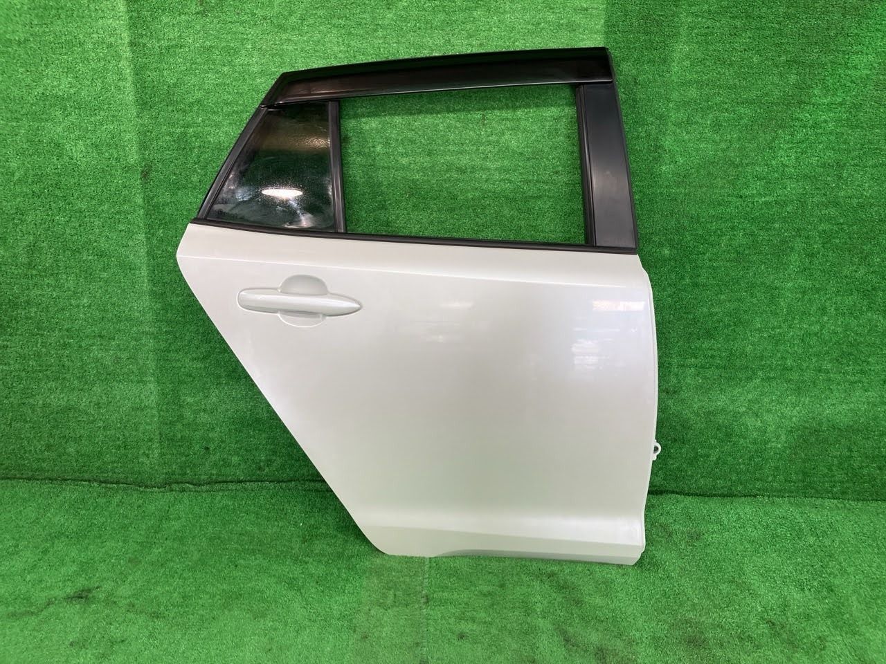 カローラツーリング ZWE215W 右リアドア ハイブリッド ダブルバイビー