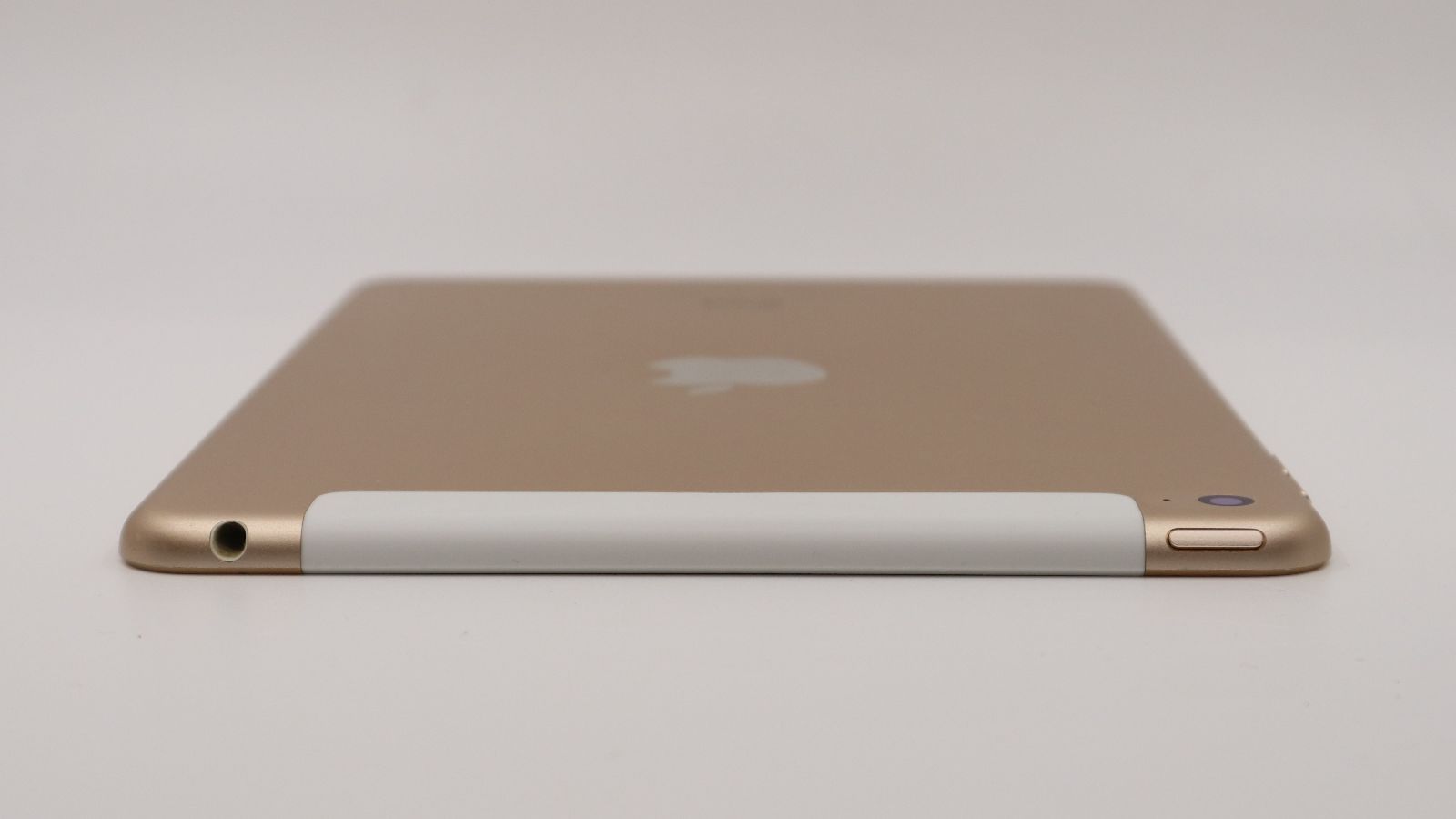 iPad mini 4 128GB ゴールド Wi-Fi+Cellular docomo版 - メルカリ