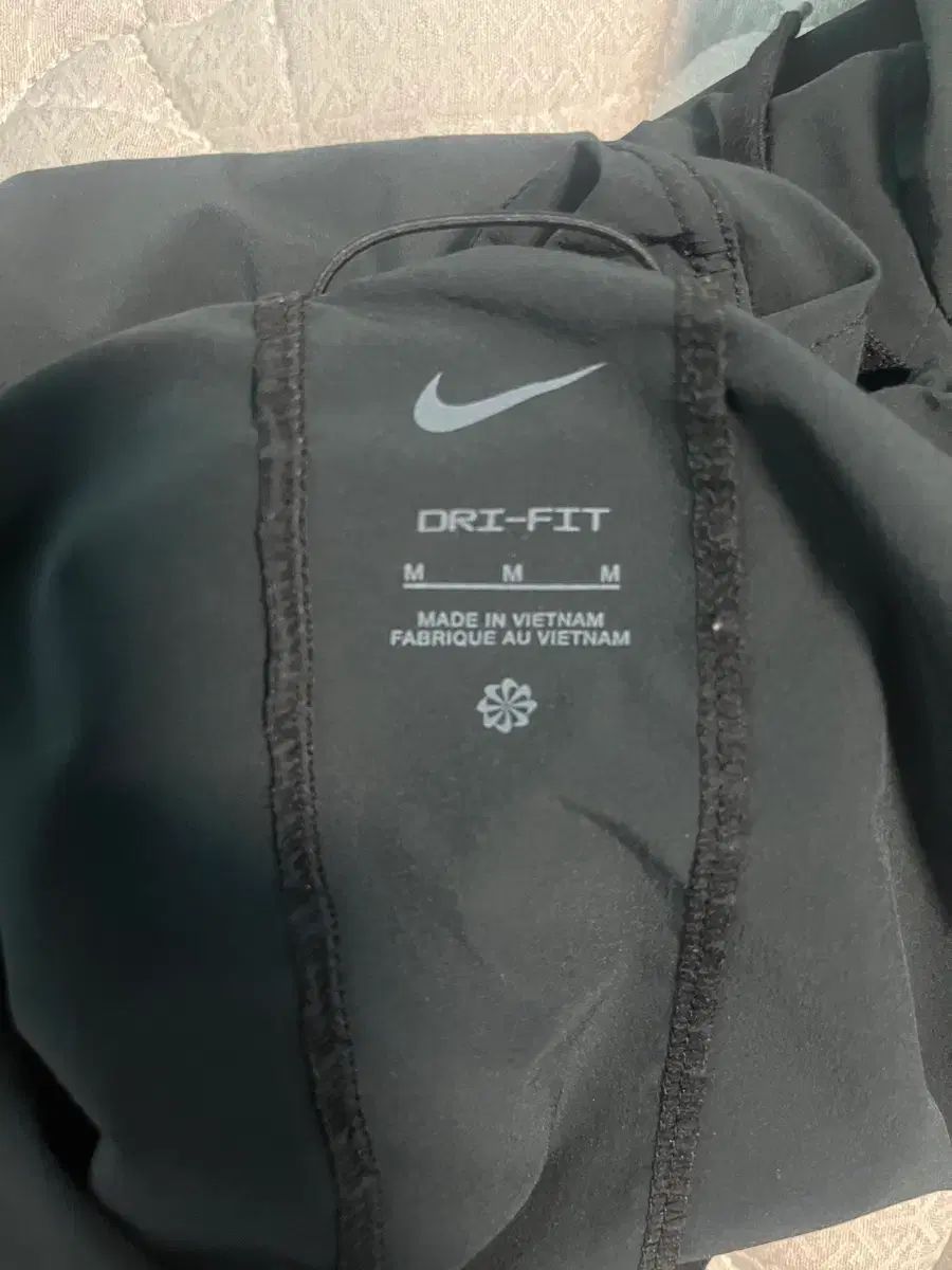 ナイキ ウィンドブレーカー m