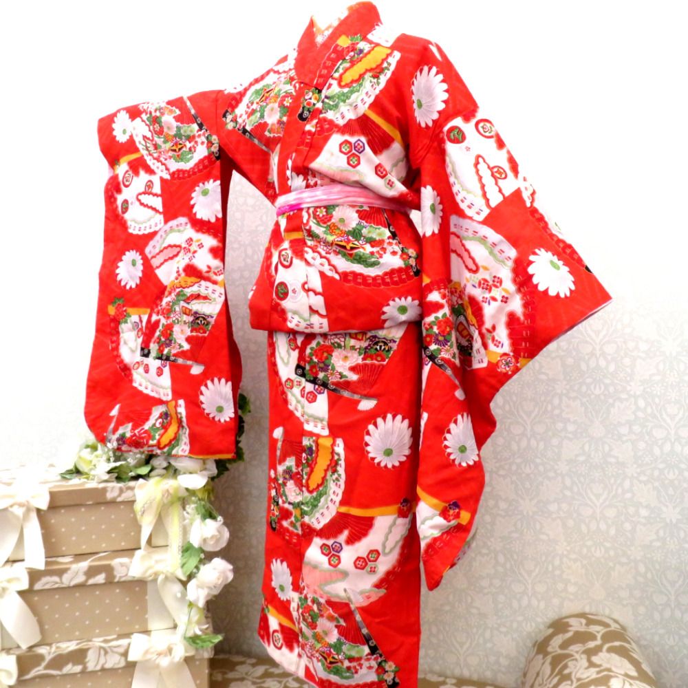 子供着物 アンティーク 昔 赤 多色 扇 御所車 冊子 花 雲 宝文様 女児