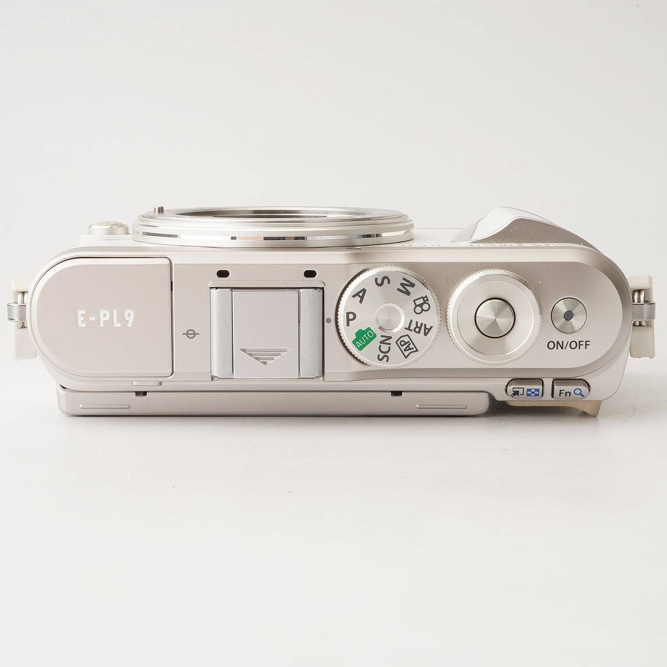 オリンパス Olympus PEN E-PL9 ホワイト ダブルズームキット / M.ZUIKO 