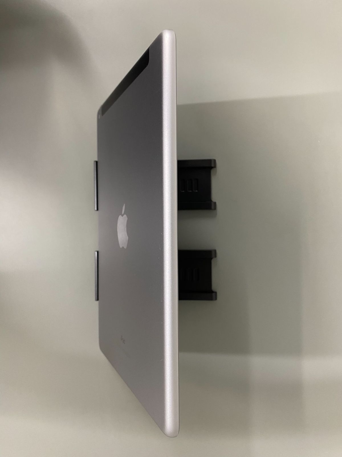101]【状態：画面下部割れ、背面キズ多め】iPad 第6世代 Wi-Fi+