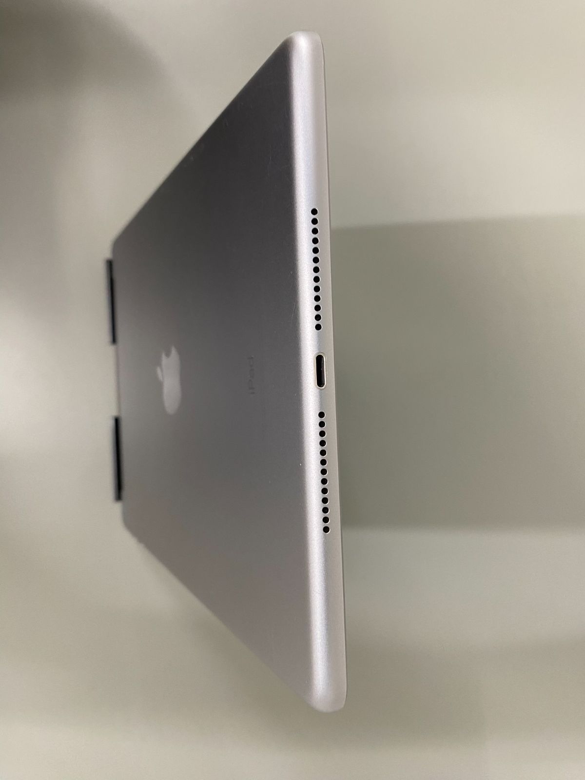 101]【状態：画面下部割れ、背面キズ多め】iPad 第6世代 Wi-Fi+