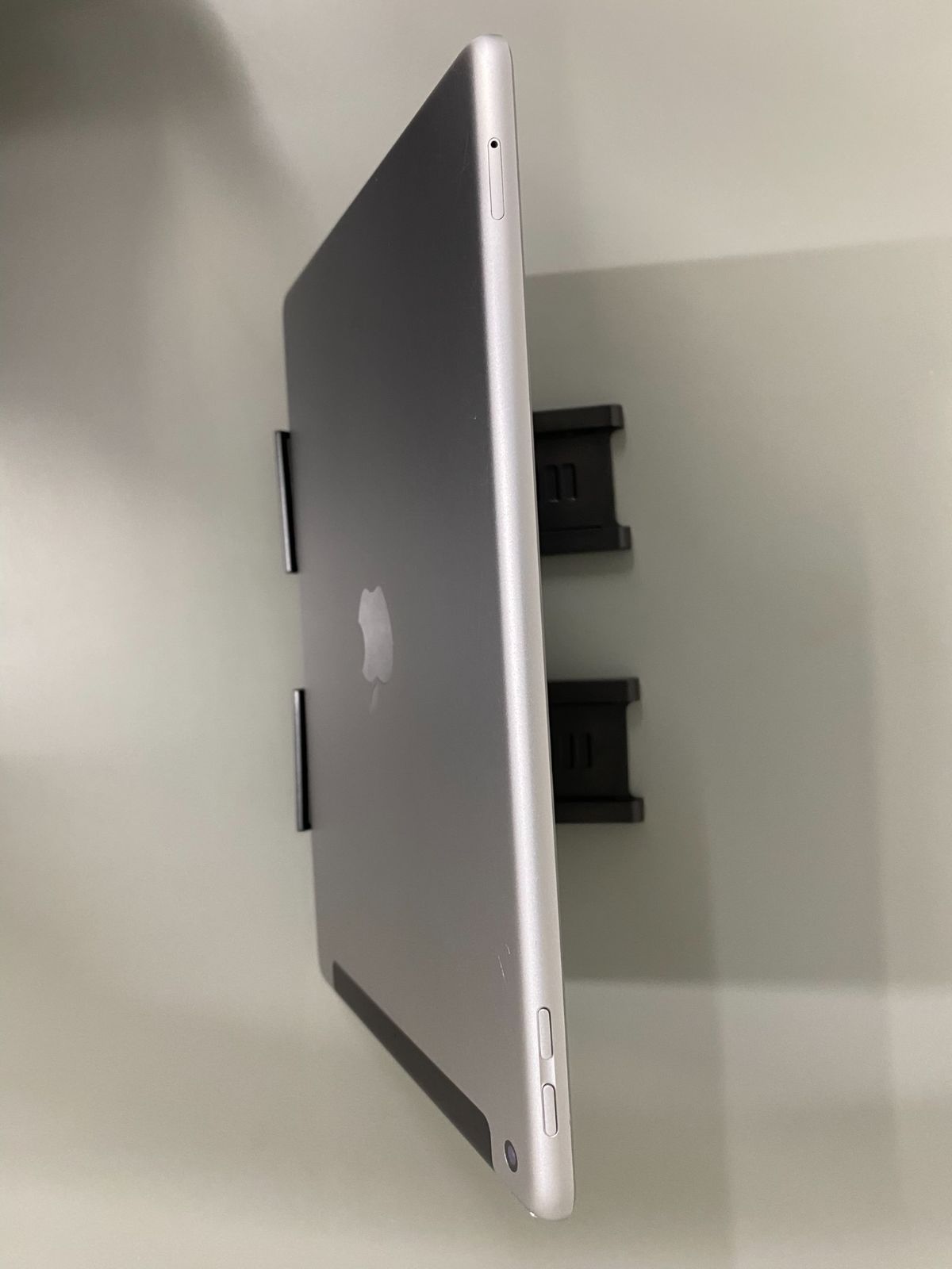 101]【状態：画面下部割れ、背面キズ多め】iPad 第6世代 Wi-Fi+