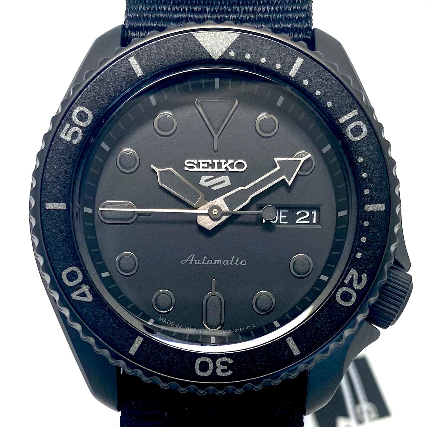 未使用 腕時計 メンズ セイコー SEIKO 5スポーツ SKX series SBSA025 4R36-07G0 自動巻 黒 裏スケ デイデイト表示 日本語 英語 10気圧防水 ナイロンベルト