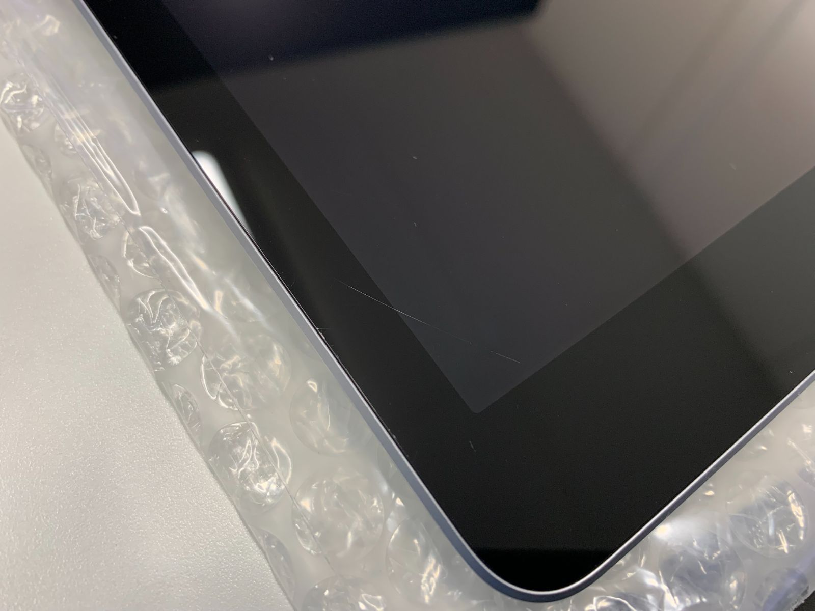 101]【状態：画面下部割れ、背面キズ多め】iPad 第6世代 Wi-Fi+