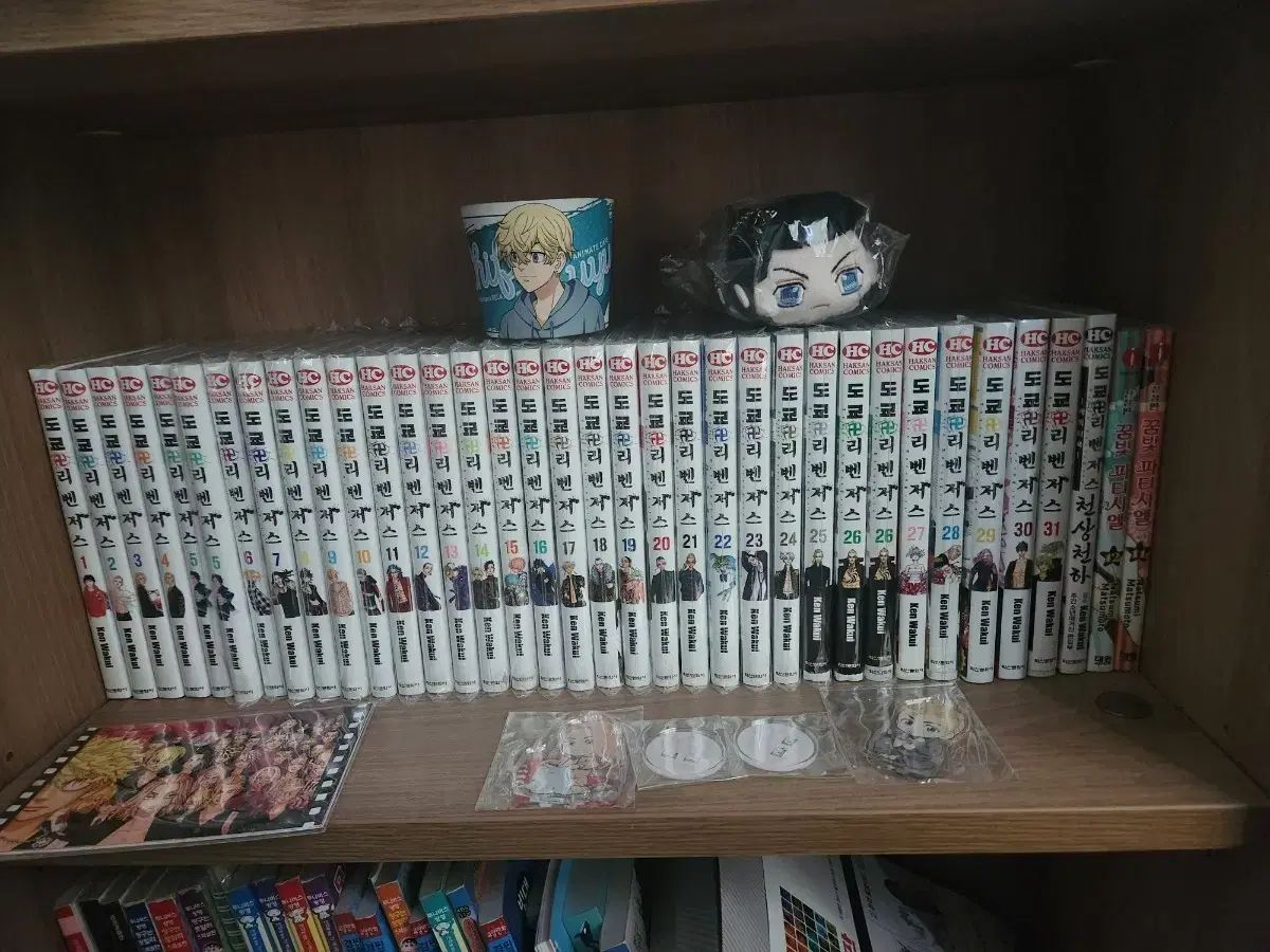 TOKYO 東京 東京リベンジャーズ 漫画 1 - 31 巻 +天上天下 + グッズ