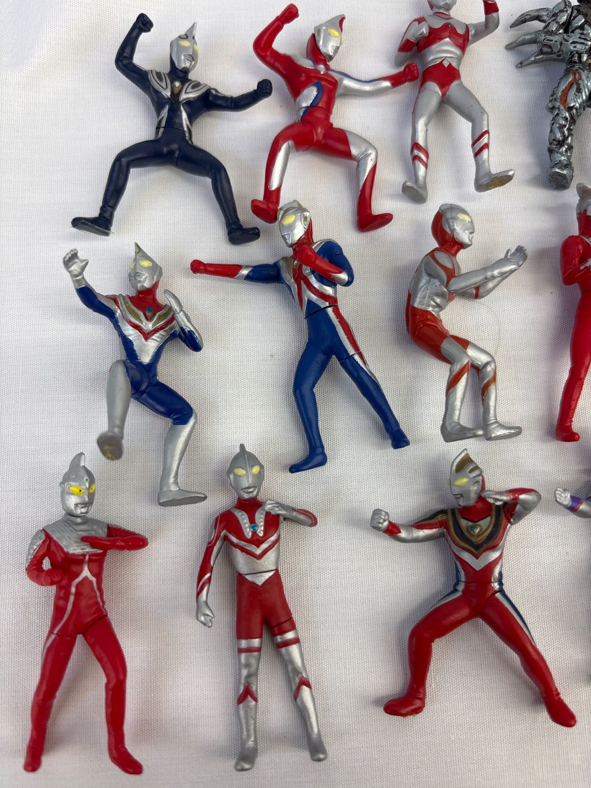 ウルトラマン　ミニフィギュア　まとめ売り C-6.ウルトラマン ミニフィギュア まとめ売り 18体 - メルカリ