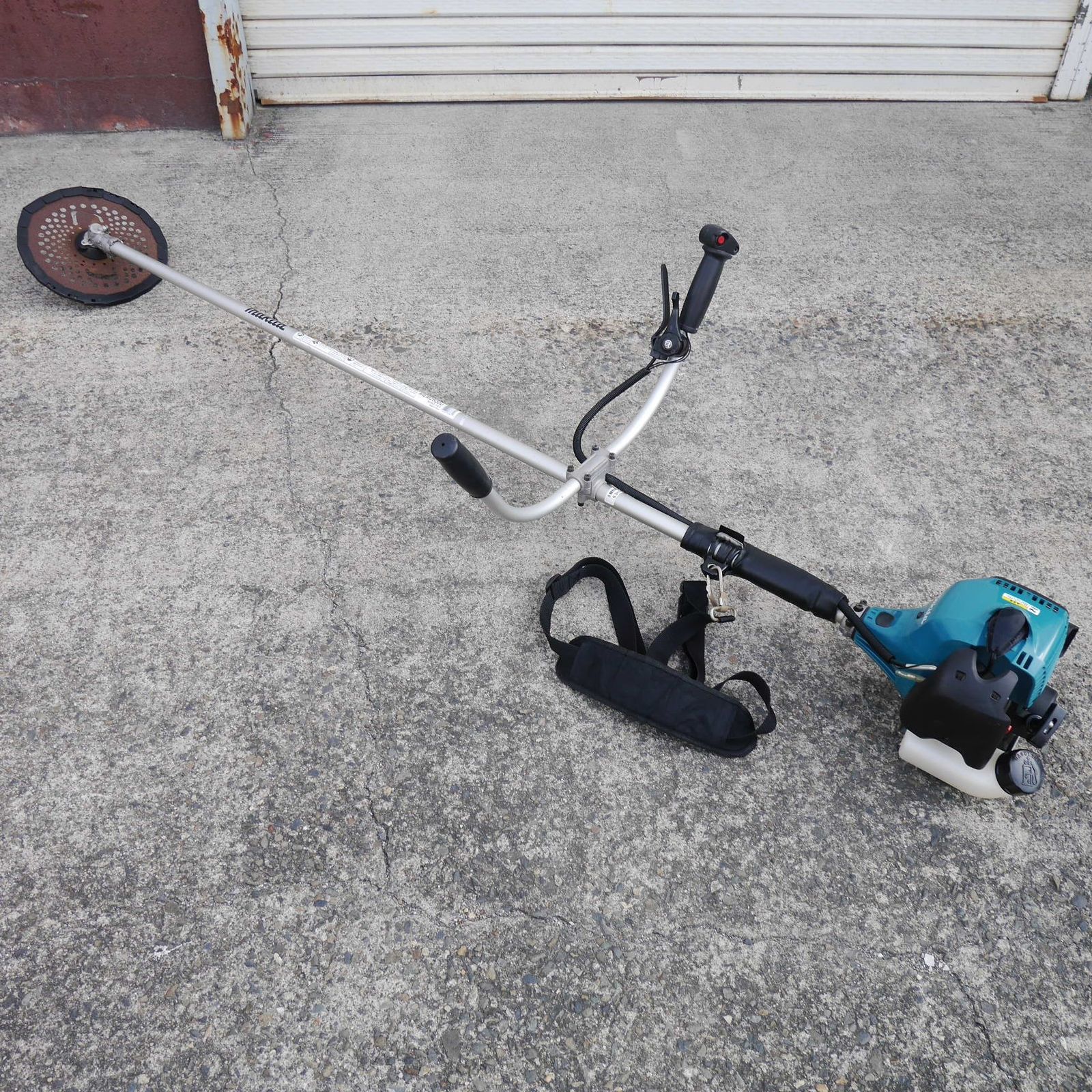 岐阜発 直接引取限定】☆マキタ エンジン 刈払機 MEM2600U 刈り払い機 