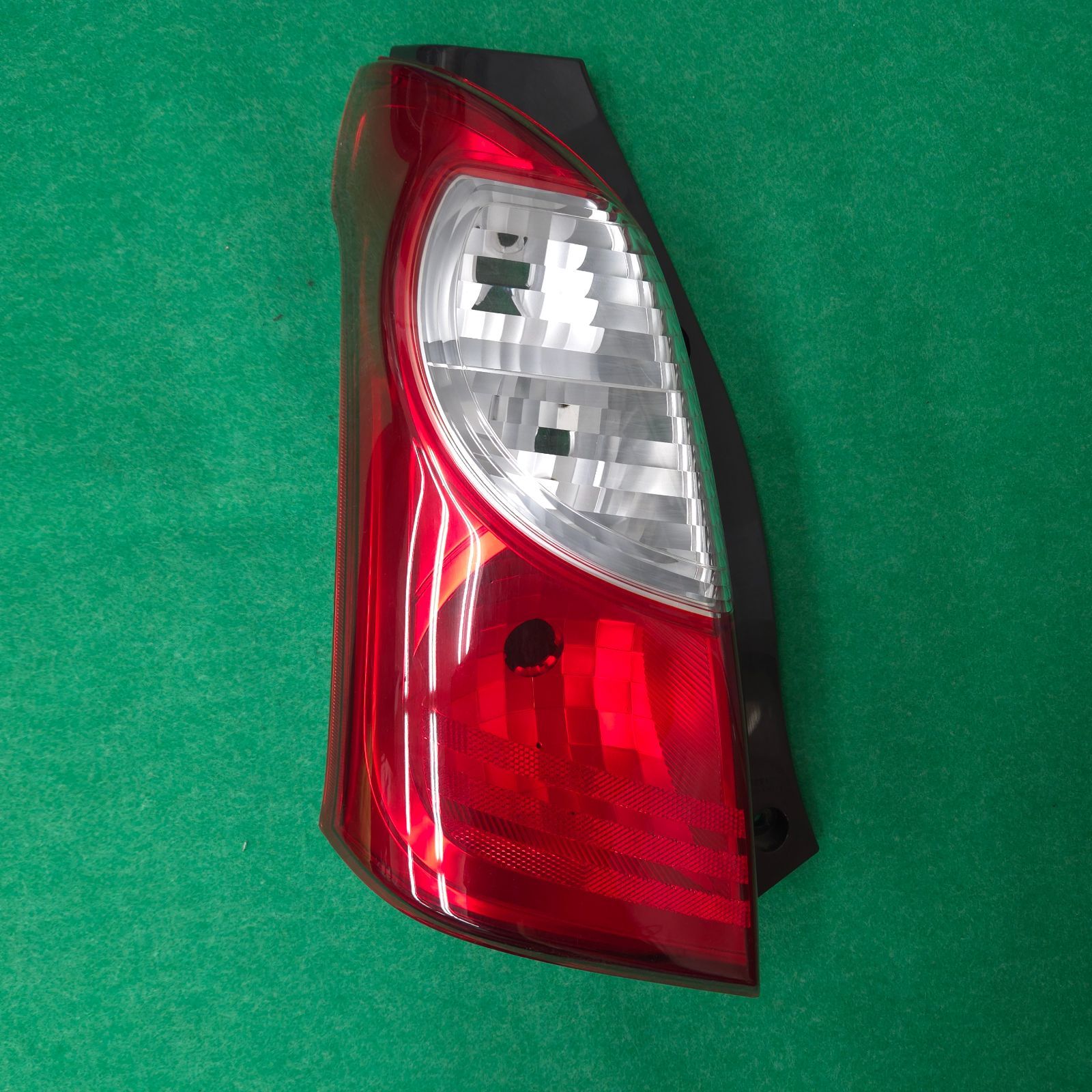 アルト HA25S 右テールランプ 35603-64L0 | SIERRACULTURA.COM
