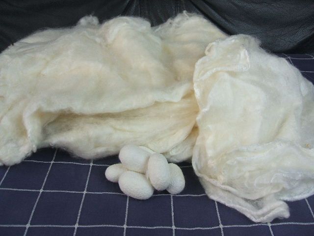 日本製＊新品＊手引真綿（絹・シルク）＊増量の1，5キロ入り＊綿