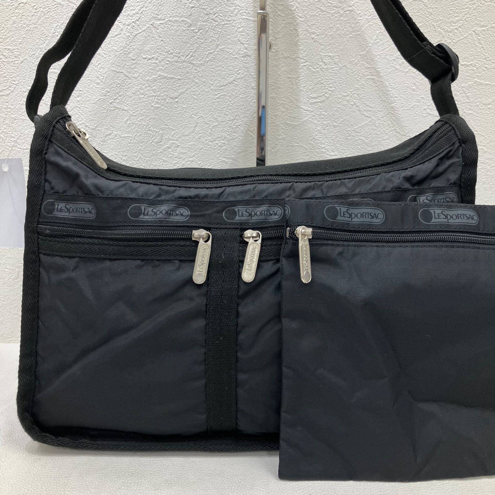 9562 LeSportsac レスポートサック ショルダーバッグ 斜めがけ 紐調節 