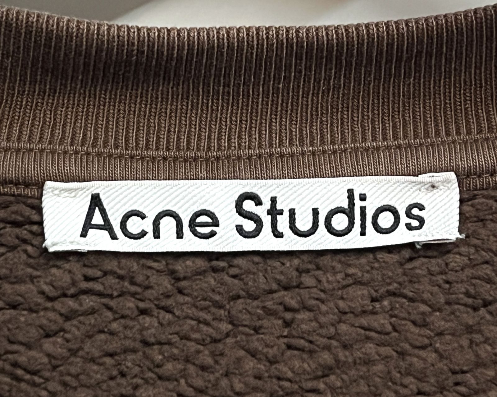 Acne Studios｜アクネ アクネストゥディオズ Embroidered Fin Circle