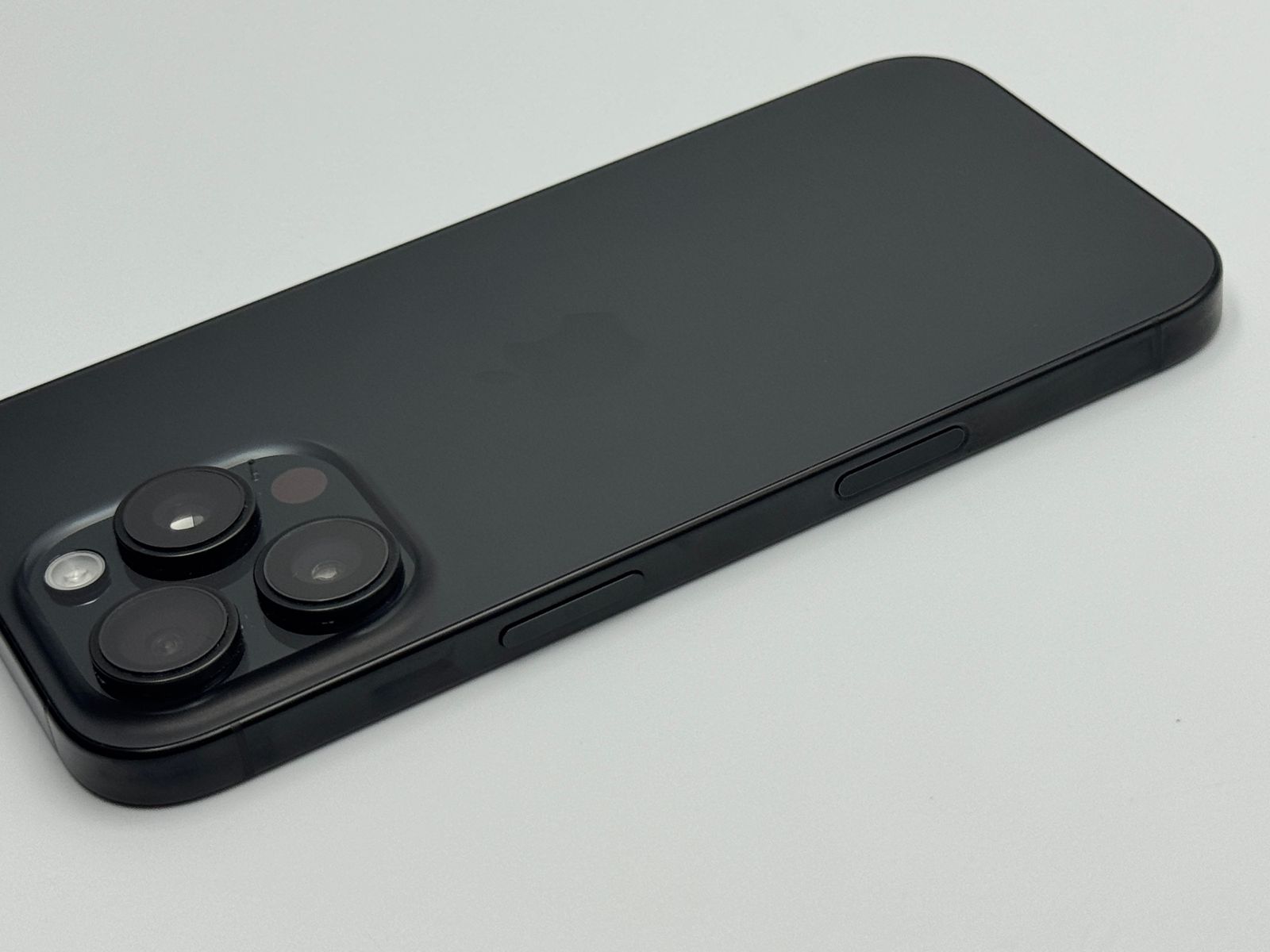 中古C】iPhone 16 Pro 128GB ブラックチタニウム バッテリー【91 
