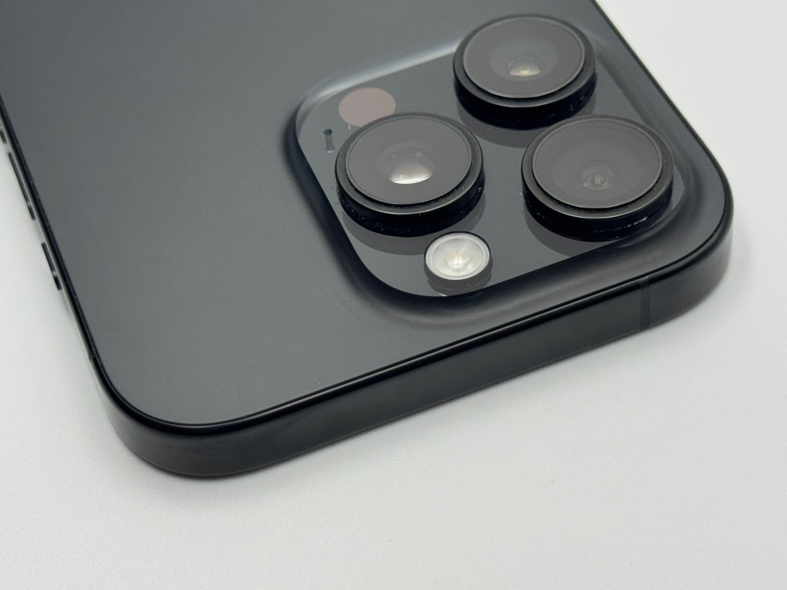 中古C】iPhone 16 Pro 128GB ブラックチタニウム バッテリー【91 