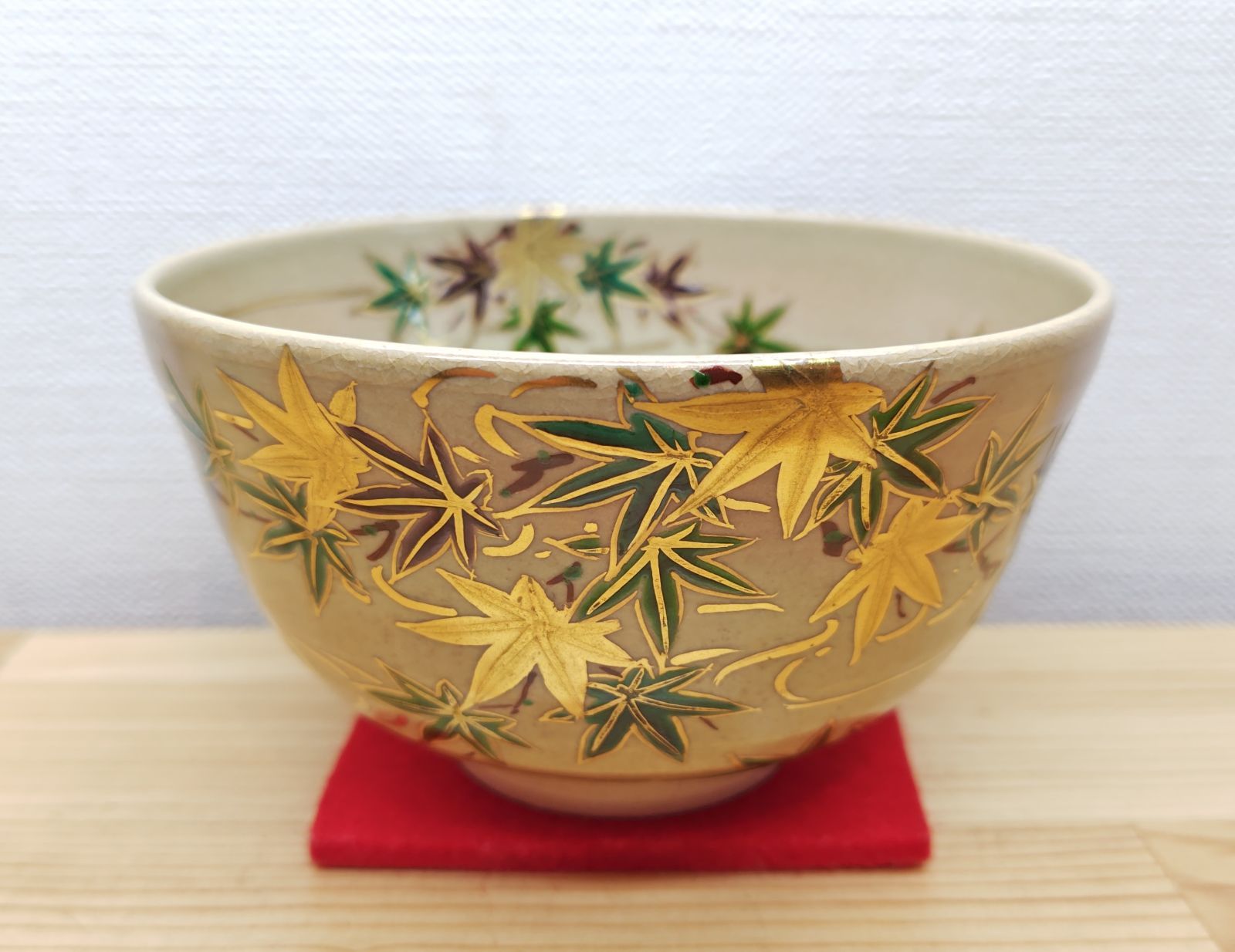 逢絢亭・新品】茶道具 茶碗 京焼 色絵 灰釉 青楓の絵 小野山佳水 共