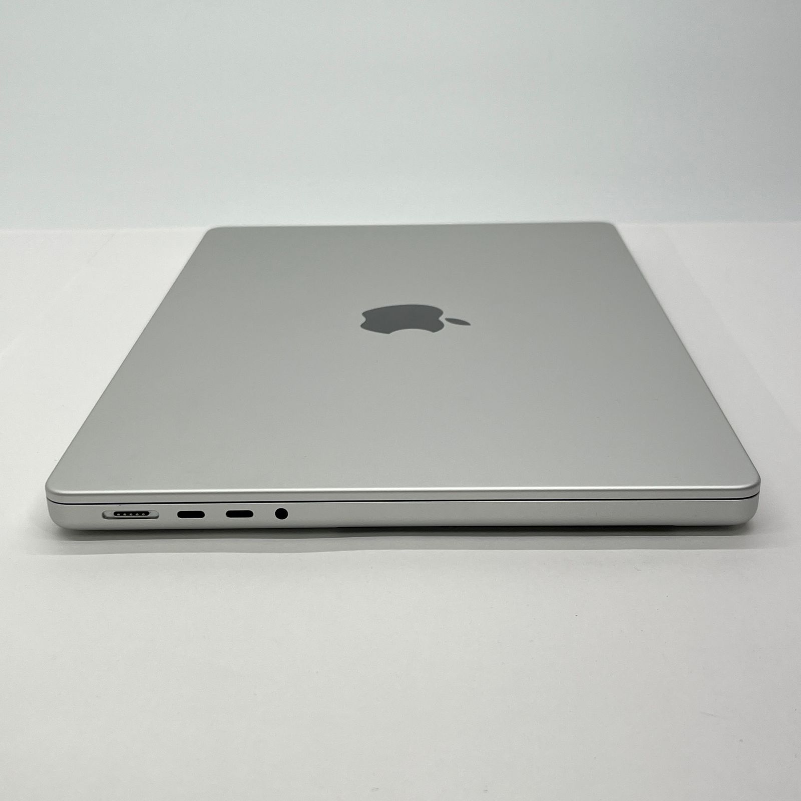 美品 Apple Macbook Pro M4 14インチ 24GB SSD 1TB MCX14J/A シルバー