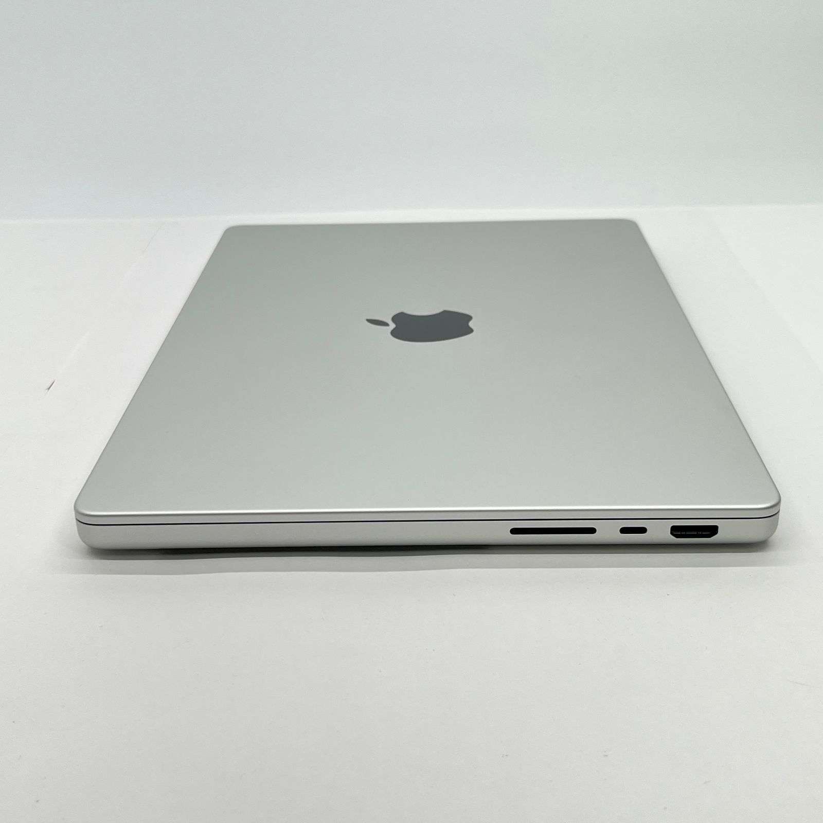 美品 Apple Macbook Pro M4 14インチ 24GB SSD 1TB MCX14J/A シルバー