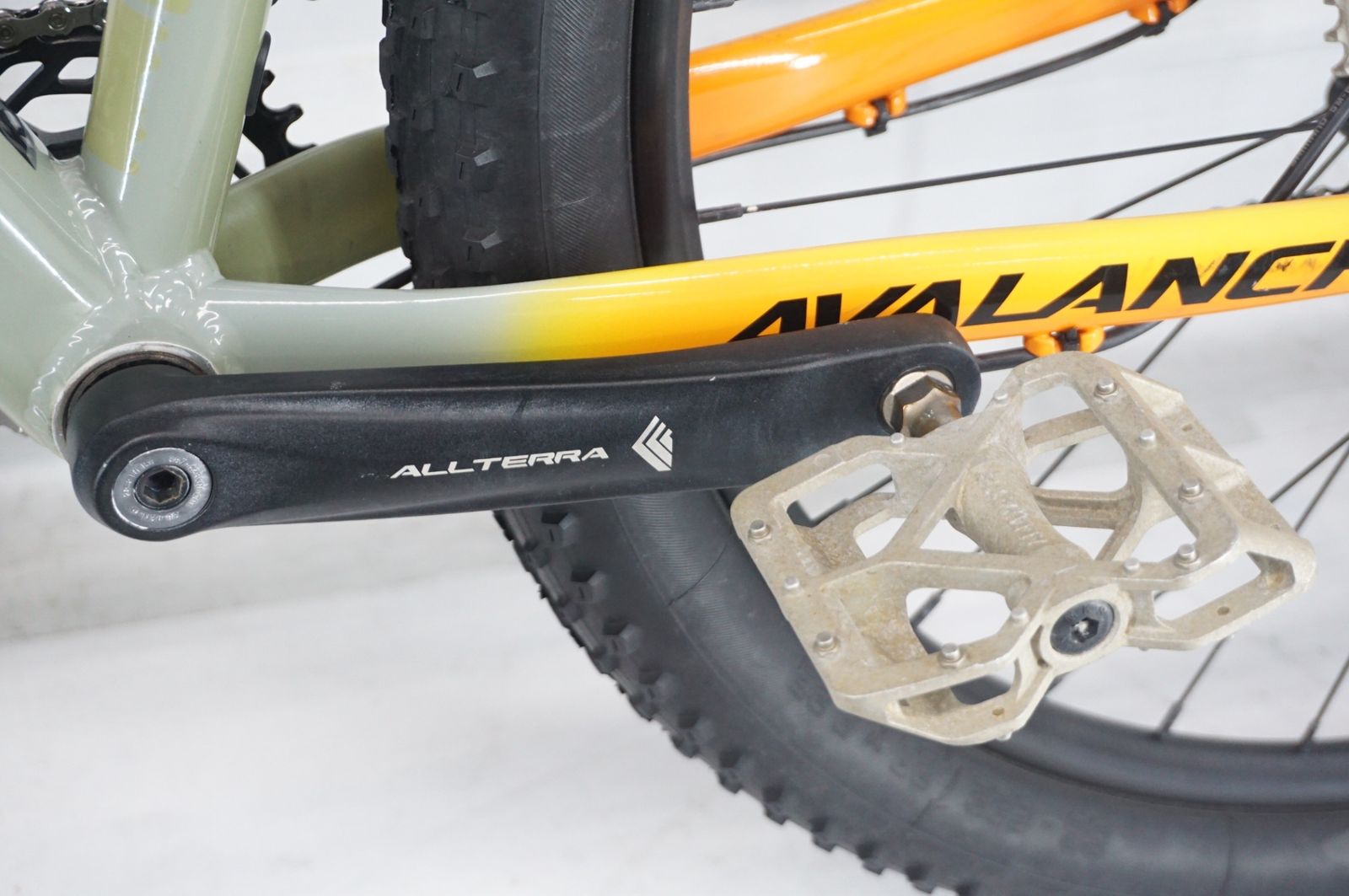 GT 「ジーティー」 AVALANCHE ELITE 2021年モデル マウンテンバイク 