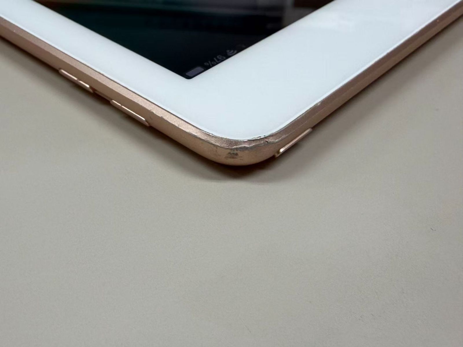 電池73% iPad(第6世代) 128GB ゴールド Wi-Fiモデル - メルカリ