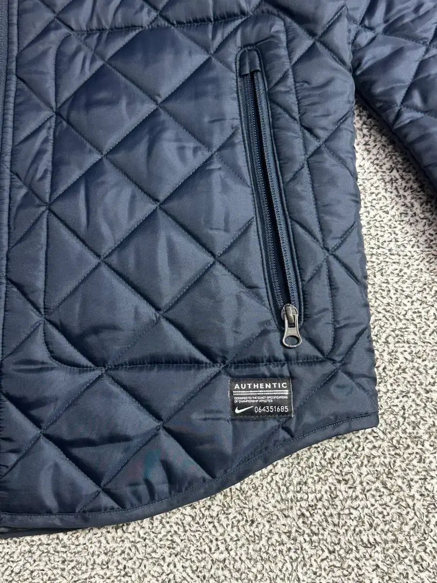 ナイキ FC バルセロナ キルティング ジャケット ネイビー - メルカリ