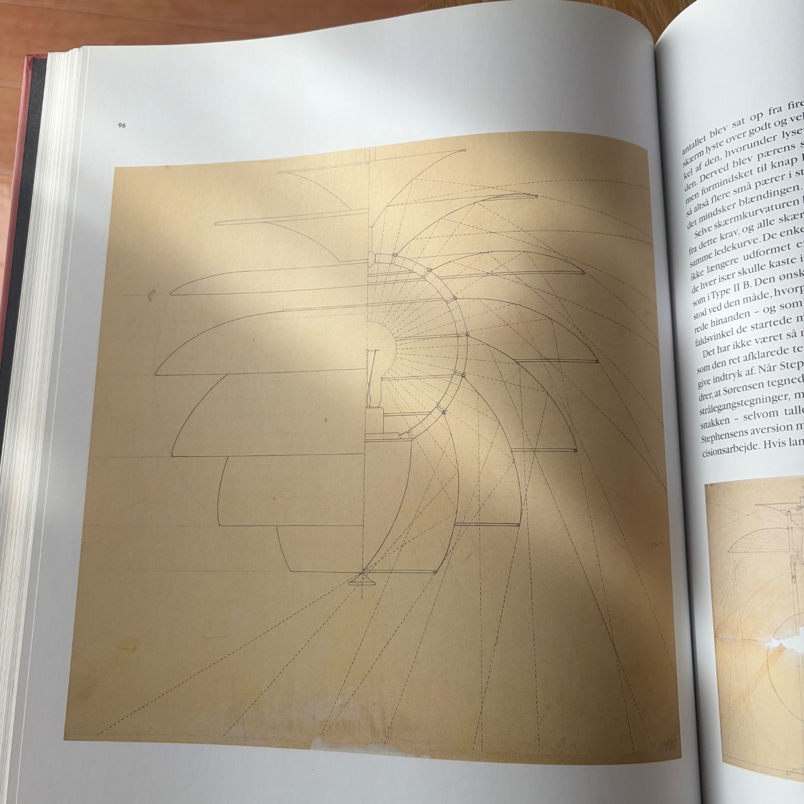 希少本】ルイスポールセン Louis Poulsen Taend 歴史本 作品集