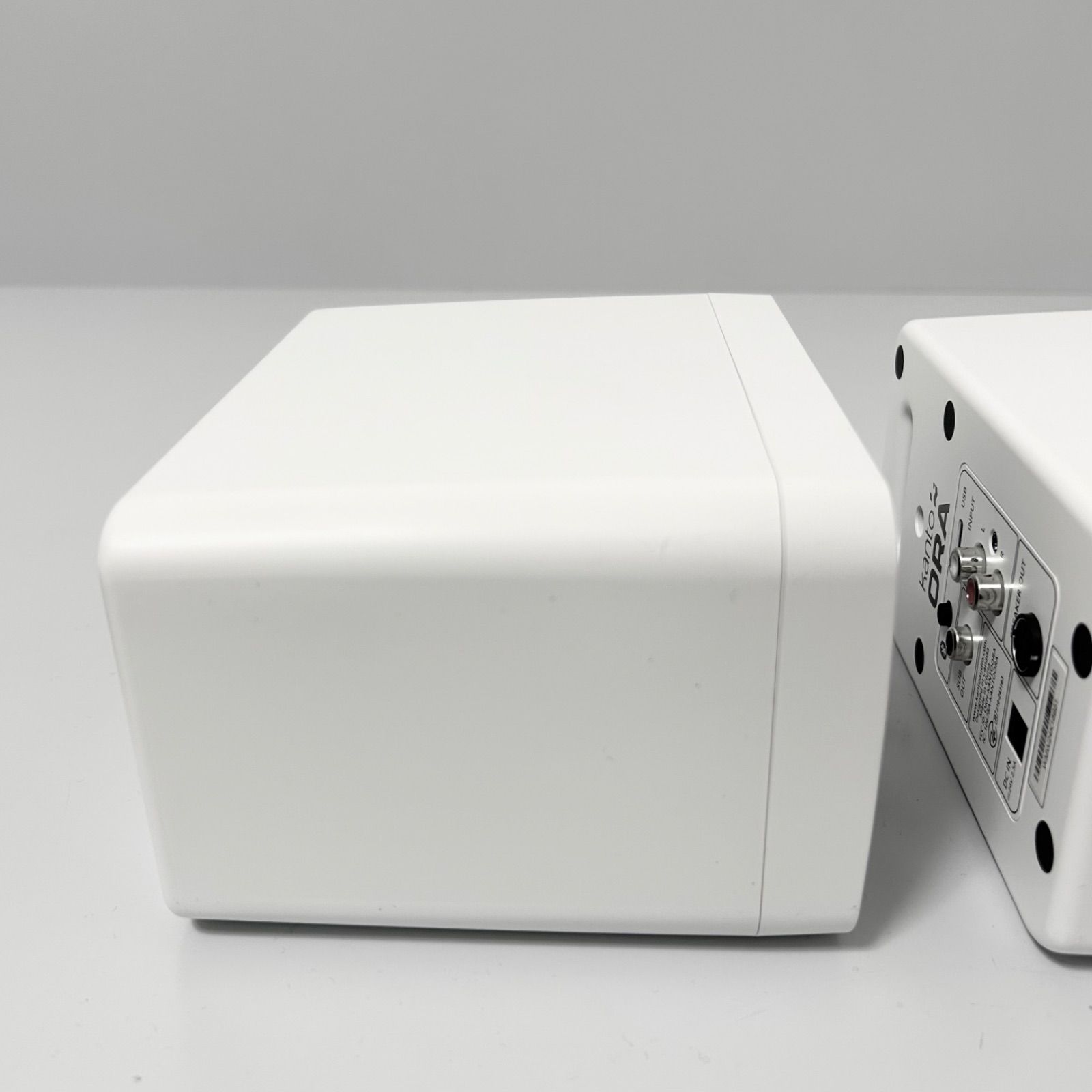 kanto ORA デスクトップ スピーカー マットホワイト - メルカリ