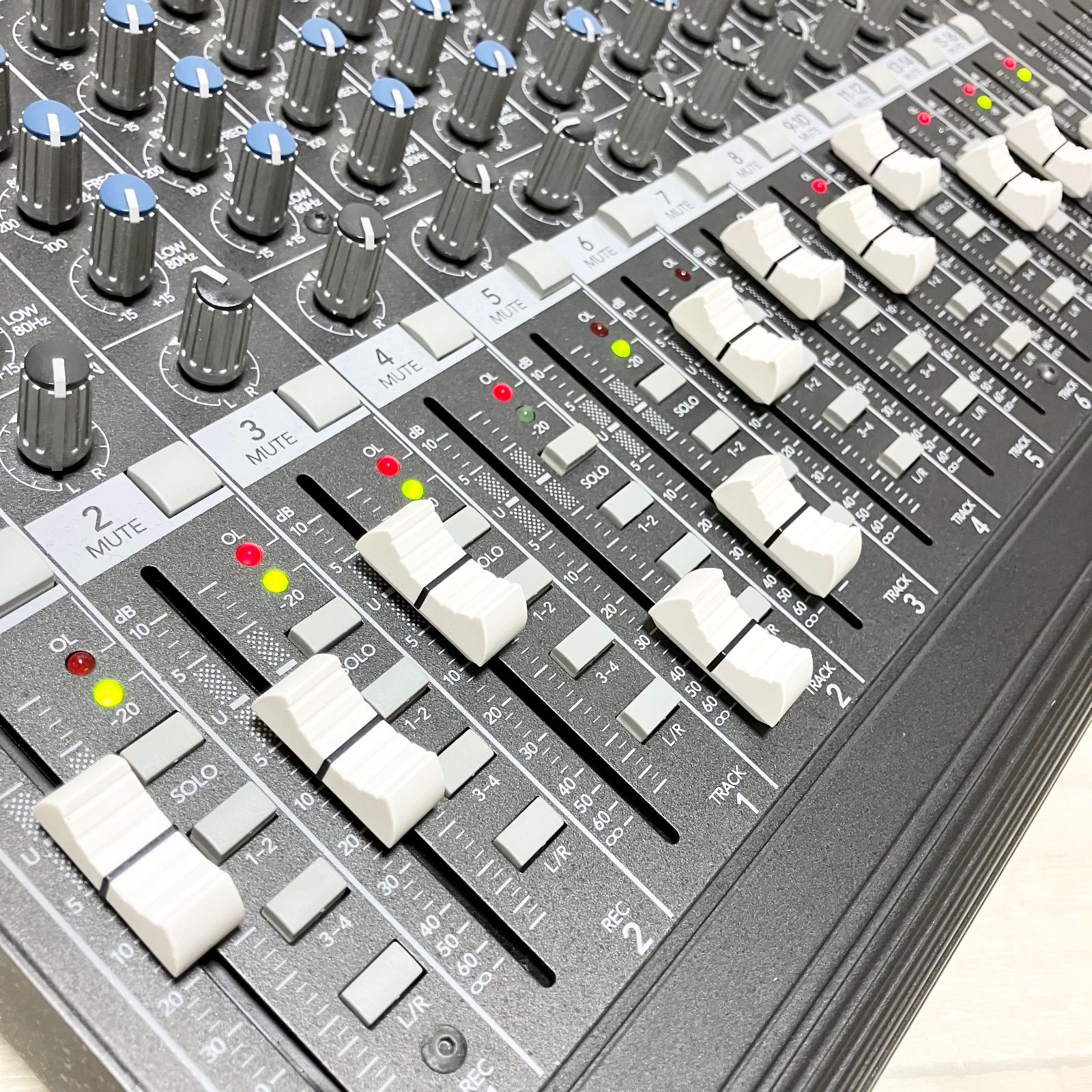 Mackie マッキー 1642-VLZ PRO アナログミキサー mackie 1642-vlz pro マッキー アナログミキサー 16チャンネル ONYX