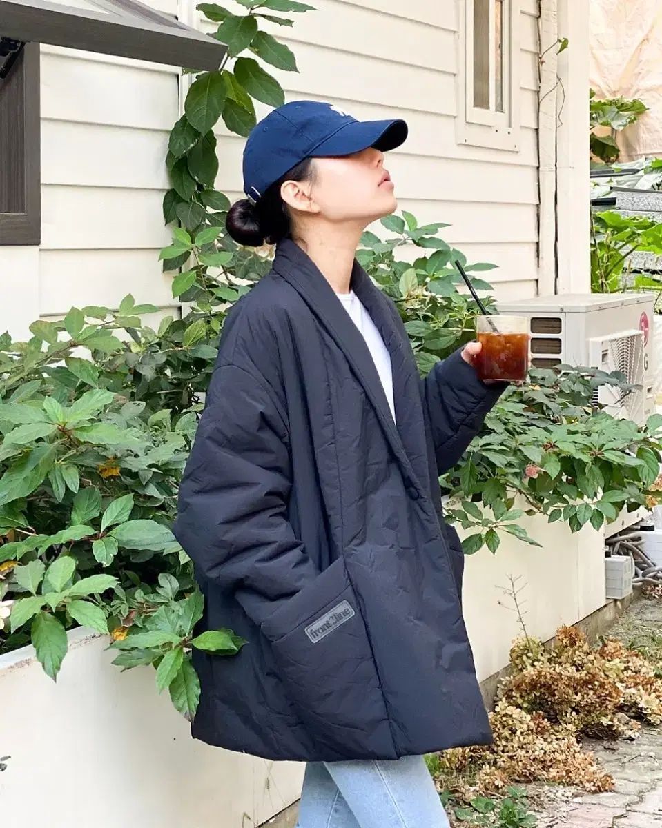 The HANDSOME SYSTEM 2023 フレア デニム ハーフ パンツ 61-90 サイズ Amazon | [ブーツにぴったり]  ハイウエスト レザー ショートパンツ レディース 短パン PU レザー 履き心地 大人かわいい 透けない 夏 涼しい 40代コーデ 股上深め  カッコイイ キレイ おしゃれ 部屋着 薄手 《未使用に近い》ショート丈＆おまけ付き