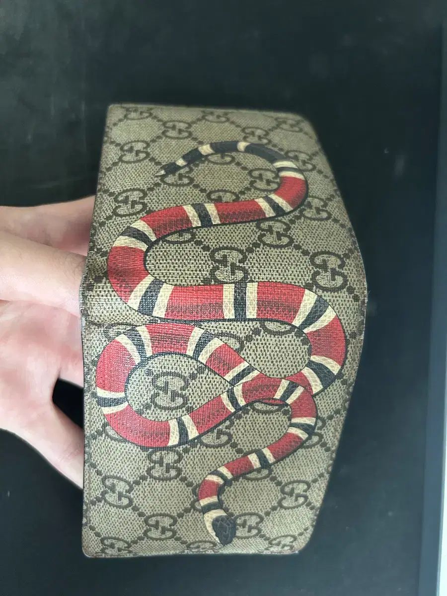 GUCCI スネーク 二つ折り財布 GUCCI 二つ折り財布 グッチ プリント
