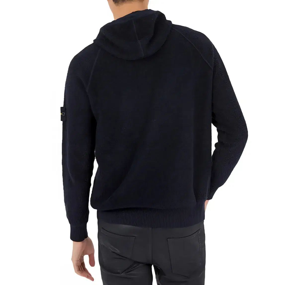 ストーンアイランドの人気定番ダウン「GARMENT DYED」の魅力を紹介 